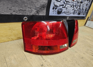 Lampa Lampy Tyl Tylna Prawa Lewa na w Blotnik AUDI A4 B7 Kombi Avant 3