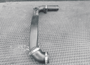 Rura 8D0145840S 3B0145834E Przewod Powietrza Kolanko Kruciec 1.9 TDI Audi A4 B5 B6 VW Passat B5 20