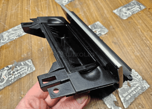 Popielniczka 2 DIN 8E0857951J 03S Klapka Wklad Carbon Srebrna Rybia Luska Audi A4 B6 B7 18