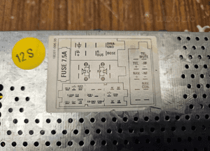 Radio Chorus 8E0035152 Radioodtwarzacz Kaseta Audi A4 B6 B7 Oryginalne z Kodem 18