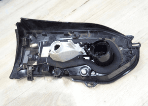 TOYOTA RAV4 V - lampa prawa tył tylna 81580-42151 LLU 9