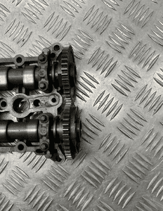 Bmw E90 E91 wałek rozrządu z podstawą 7797511 7797512 5