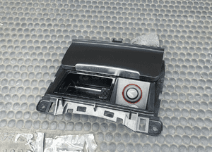 Popielniczka 8K0857951 Klapka Zapalniczka Wklad Czarna Audi A4 B8 A5 Q5 15