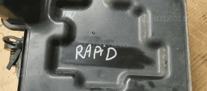 Zbiorniczek spryskiwaczy pompka Skoda Rapid 6R0955453D 8