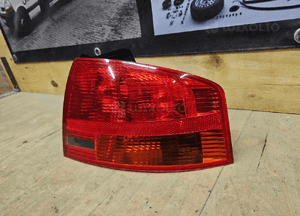 Lampa 8E5945096 Tyl Tylna Prawa na w Blotnik AUDI A4 B7 Sedan Oryginal 4