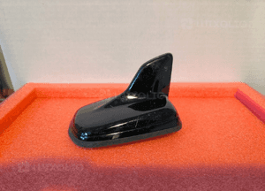 Audi OE Antena dachowa GPS 4N0035503P Kolor Czarny Y9B 1