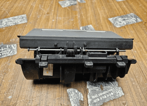 Popielniczka 2 DIN 8E0857951J 03S Klapka Wklad Carbon Srebrna Rybia Luska Audi A4 B6 B7 20