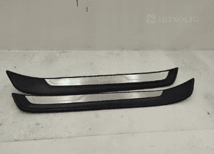 Bmw E84 8 listwy progowe wewnętrzne 1