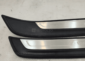 Bmw E84 8 listwy progowe wewnętrzne 2