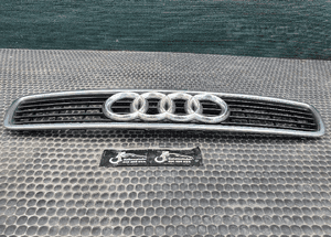 Atrapa Atrapka Gril 8D0853651E 8D0853651J Maski Ramka Chrom Znaczek AUDI A4 B5 5