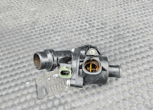 Termostat 06B121111K Obudowa Czujnik Krociec 1.8 T 2.0 ALT Audi A4 B6 B7 A6 C5 VW 9