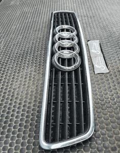 Atrapa Atrapka Gril 8D0853651E 8D0853651J Maski Ramka Chrom Znaczek AUDI A4 B5 4