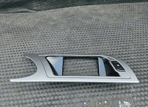 Listwa 8K1857186H 8K1941509 6595-000 Ozdobna Dekor Kratki Nawiew Obudowa Konsoli Deski Licznik Awaryjne EU Audi A4 B8 A5 15