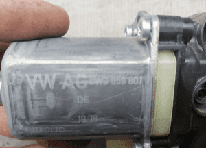Silniczek szyby Audi Vw 8W0959801 2