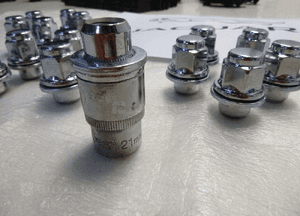 JAGUAR E-PACE X540 NAKRĘTKI KÓŁ KOŁA ŚRUBA 21 7