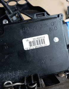 Zamek drzwi prawy przód 9 PIN VW Touareg 3D1837016 5