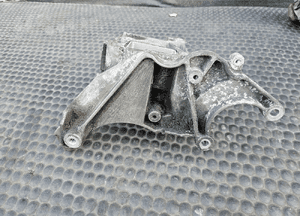 Lapa Wspornik Podpora Pompy Wspomagania Paliwa Alternator Mocowanie Rolka 2.7 3.0 TDI V6 Audi A4 B8 A5 A6 C7 A7 A8 Q5 3