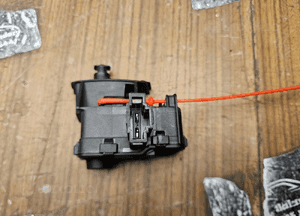 Siłownik 8K0862153D 4F0862165A Silniczek Elektryczny Cięgno Zamek Klapki Wlewu Paliwa Awaryjne Otwieranie Audi A4 B8 A5 A6 Q5 7