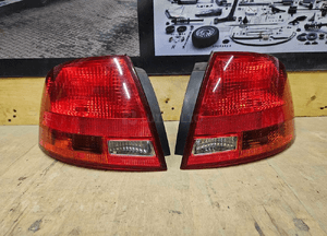 Lampa Lampy Tyl Tylna Prawa Lewa na w Blotnik AUDI A4 B7 Kombi Avant 2