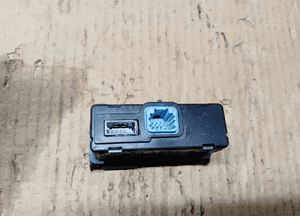 Czytnik gniazdo port AUX USB Renault Clio III 280230002R 4