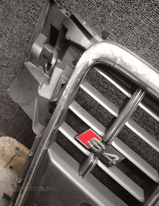Atrapa grill audi S4 08-12 3