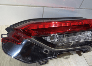 TOYOTA RAV4 V - lampa prawa tył tylna 81580-42151 LLU 2