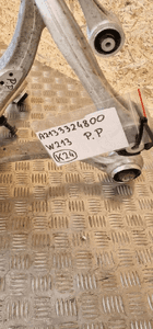 Mercedes W213 zwrotnica prawy prawa przód przednia A2133324800 16