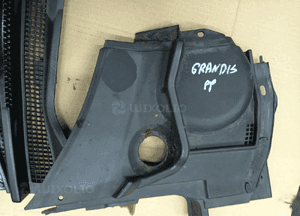 Mitsubishi Grandis podszybie 3
