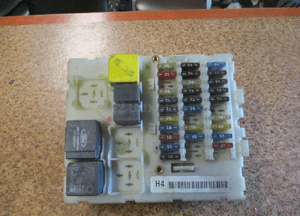 SKRZYNKA BEZPIECZNIKÓW FORD FOCUS MK1 518251905 2