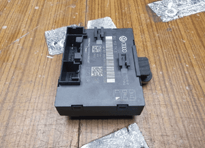 Komputer 8K0959793 C A H D 8K0959792 C A H D 8K0959795 A C 8K0959794 A Sterownik Modul Szyb Szyby Drzwi Audi A4 B8 A5 8T 31