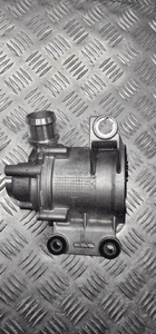 Mercedes W205 pompa wody pompka płynu cieczy A2642000100 12