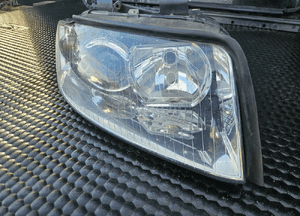 Reflektor Lampa Xenon D1S Przód Przednia PRAWA Valeo Europa Audi A4 B6 3