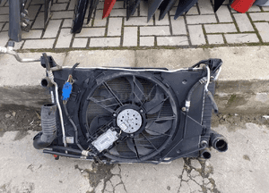 } CHŁODNICA WODY CIECZY MERCEDES BENZ A B KLASA W169 W245 2.0 DIESEL 180 CDI DIESEL WENTYLATORY KLIMATYZACJI 1