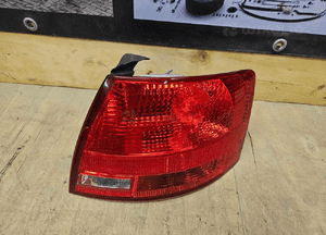 Lampa Lampy Tyl Tylna Prawa Lewa na w Blotnik AUDI A4 B7 Kombi Avant 22